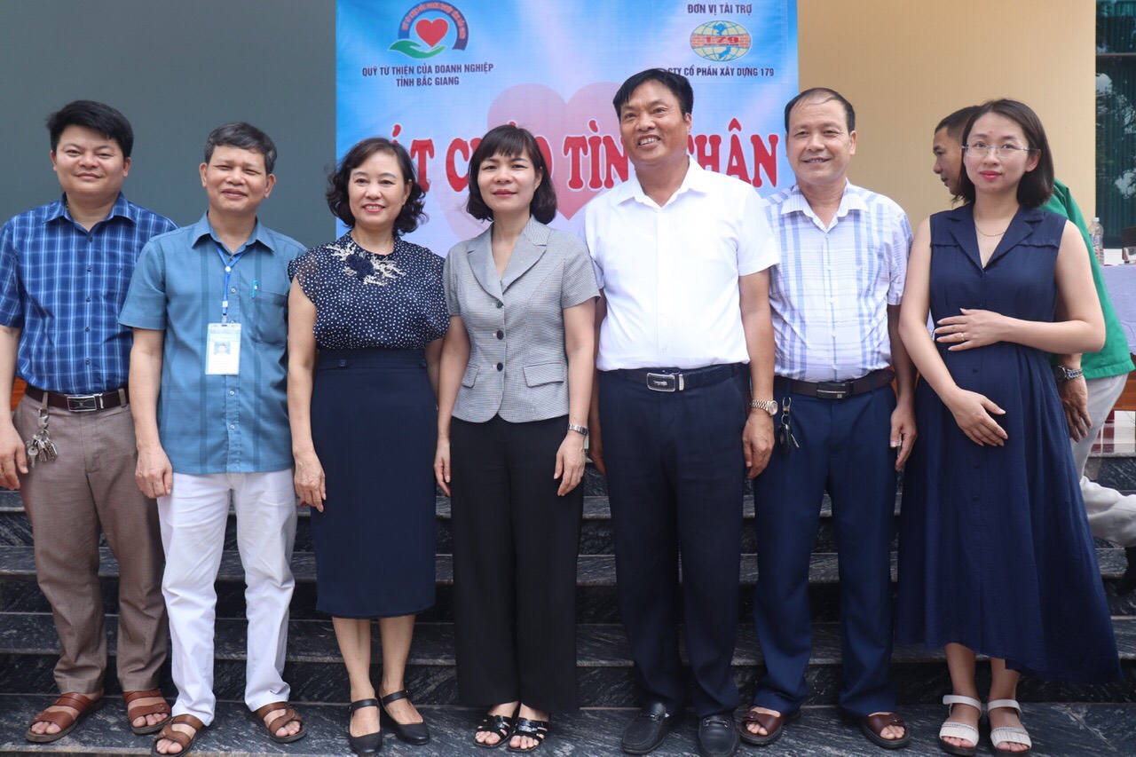 “ BÁT CHÁO  – TÌNH THÂN” ,  ẤM LÒNG NGƯỜI BỆNH TẠI TRUNG TÂM Y TẾ LẠNG GIANG