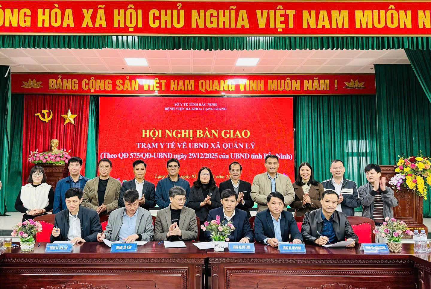 HỘI NGHỊ BÀN GIAO TRẠM Y TẾ TRỰC THUỘC TRUNG TÂM Y TẾ LẠNG GIANG VỀ UBND XÃ QUẢN LÝ