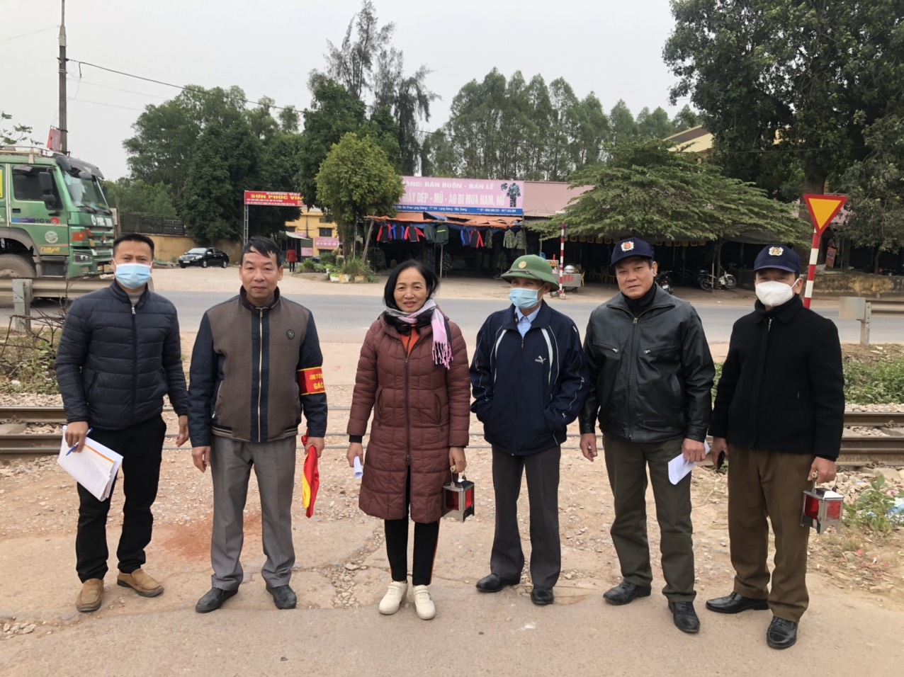 TRUNG TÂM Y TẾ LẠNG GIANG TỔ CHỨC CẢNH GIỚI  ĐƯỜNG SẮT TẠI LỐI VÀO CỔNG CHÍNH TỪ NGÀY 01/01/2023